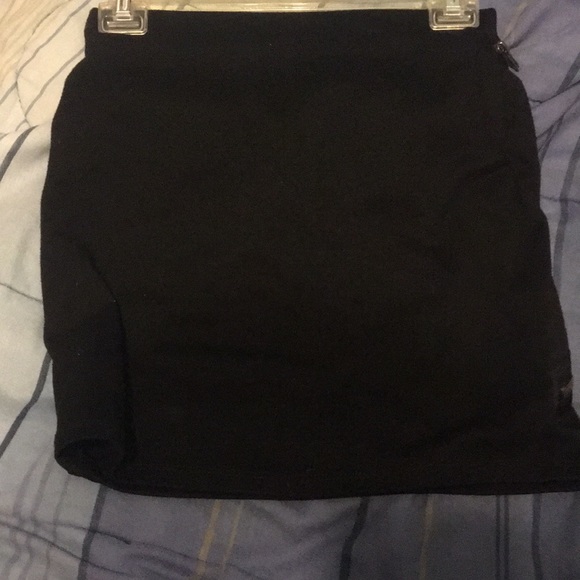 Black skirt with zippers on the front 🙌 - Picture 7 of 7